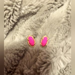Kendra Scott Ellie gold studs in magenta